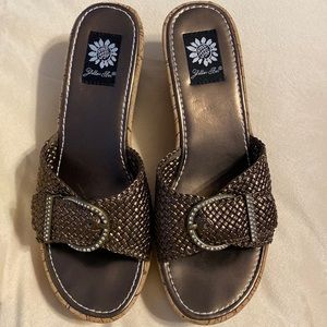 Yellow box wedge sandal 8.5 Bronze